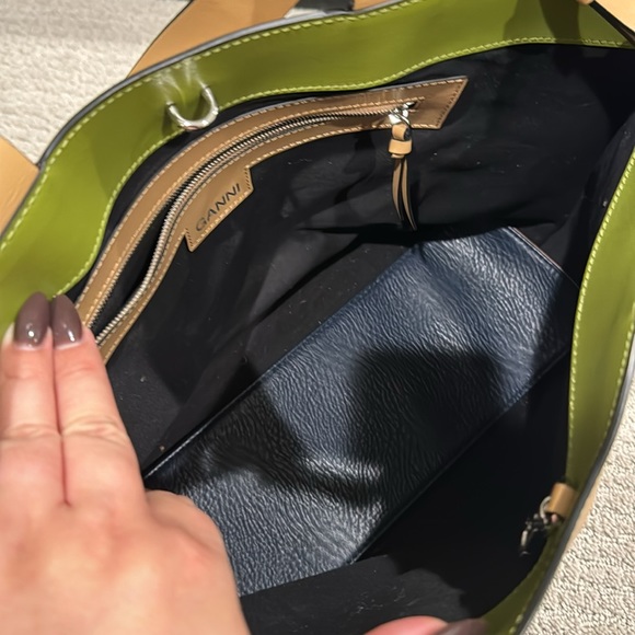 ๐ฉ๐ปโ๐ป Ganni Extra Wide Banner Tote - Picture 3 of 6